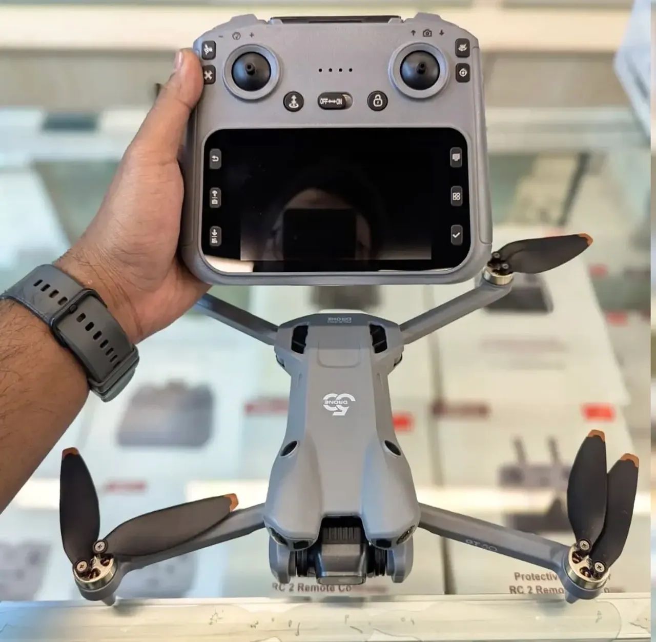 Drone Gt50 2 baterias controle com tela novo  - Foto 2