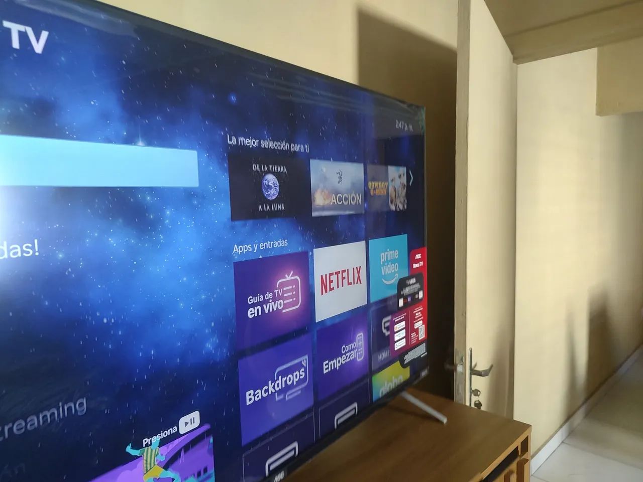 Vende-se uma tv de 50 polegadas com 4 dias de uso 