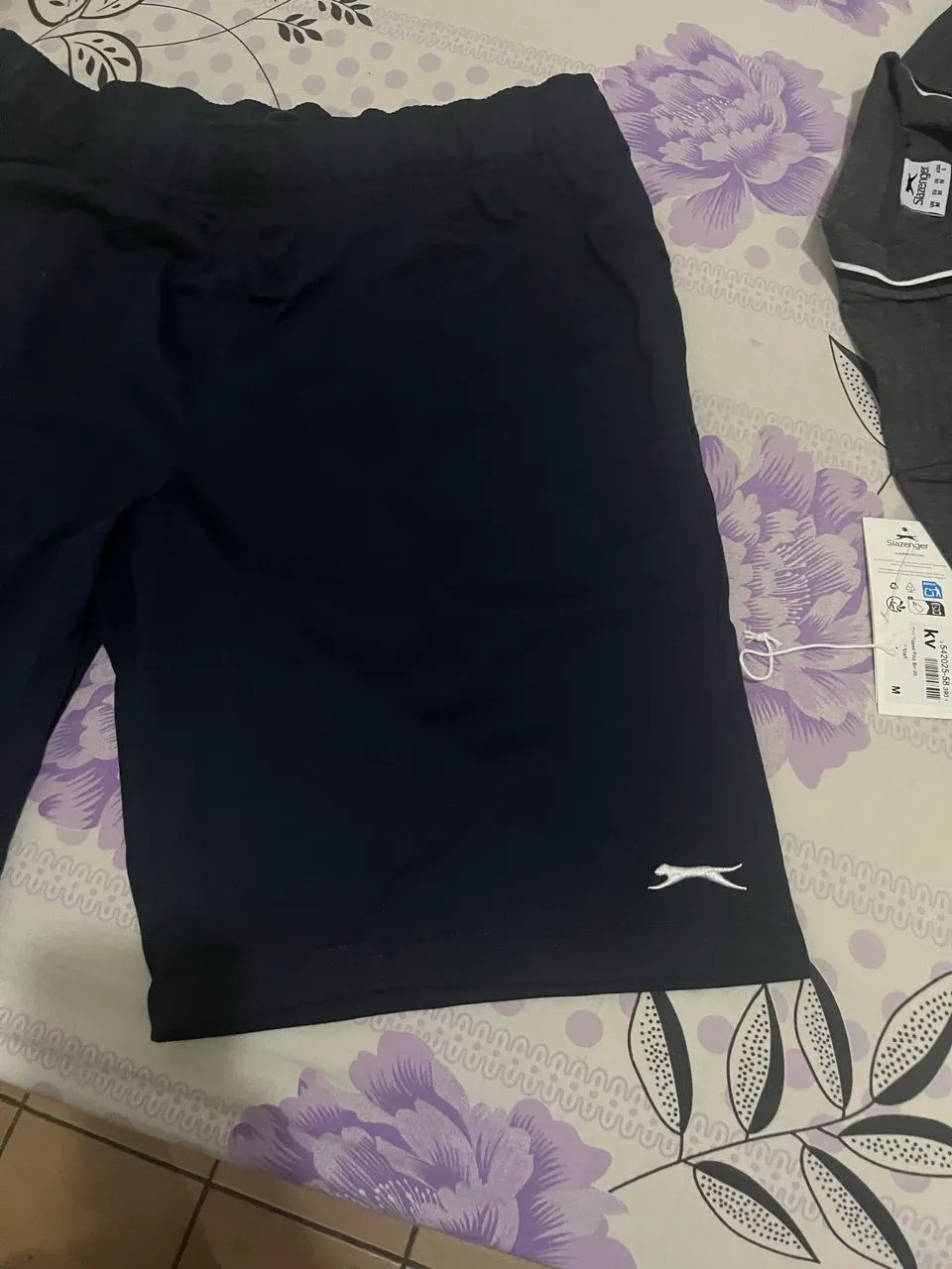 Bermuda e camisa comprada em Londres marca esportiva da Inglaterra  - Foto 5