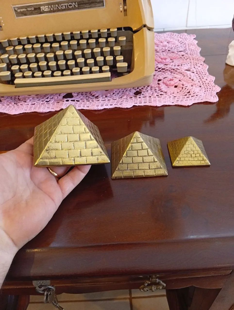 Lindo trio de pirâmide em bronze - Foto 3