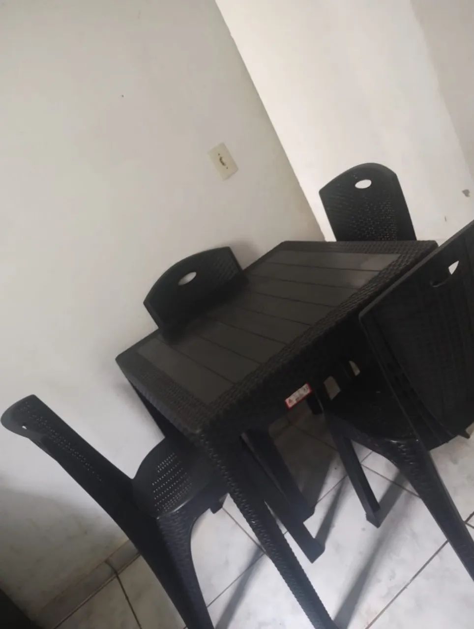 Mesa de jantar com 4 cadeiras