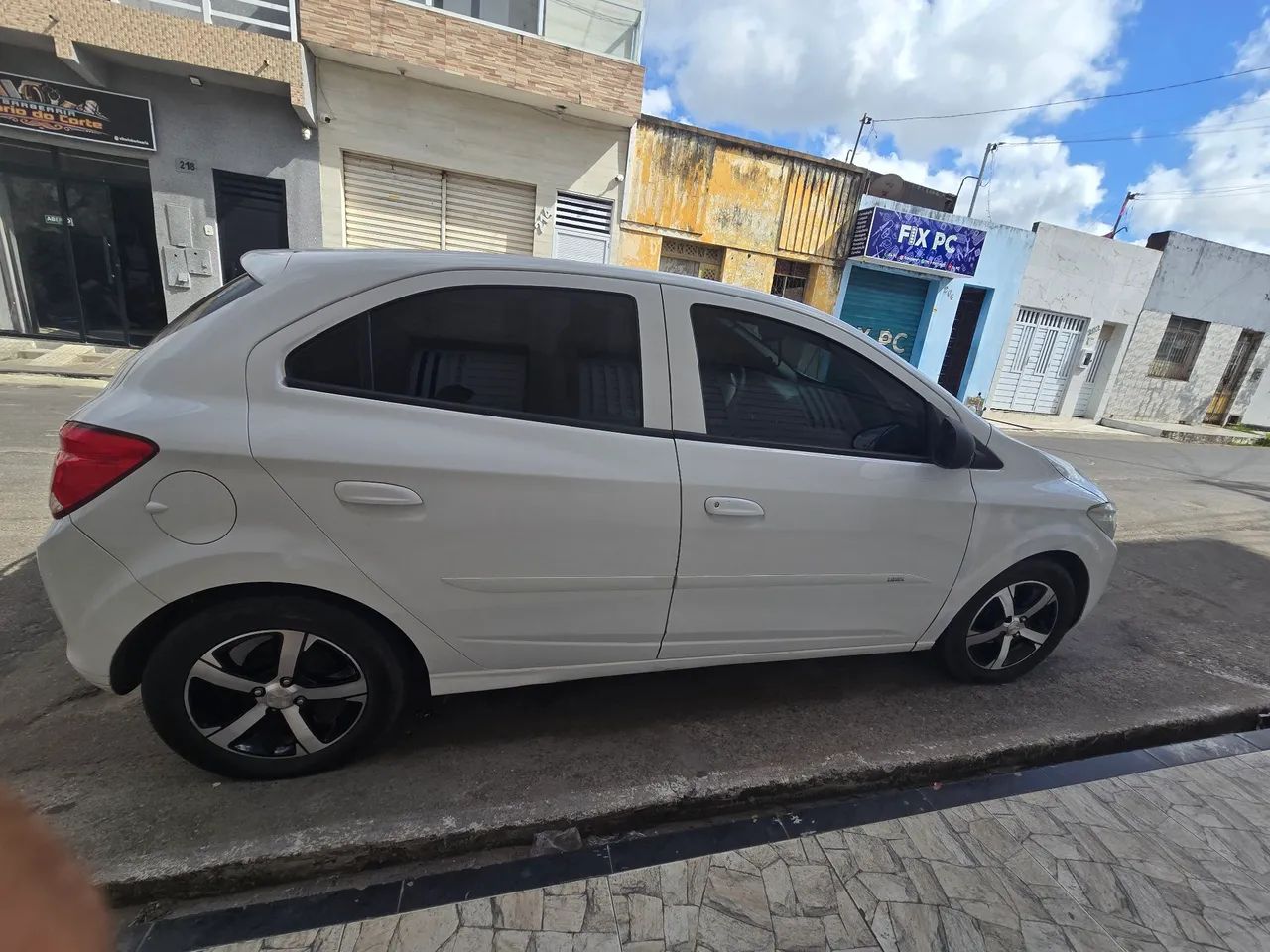 Chevrolet Onix JOY Hatch 1.0 8V Flex Mec. 4P 2017 - Foto 4