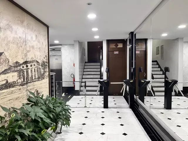 Sala/Conjunto comercial no CENTRO CURITIBA com 51,80 m² TRATAR COM PROPRIETARIO - Foto 2