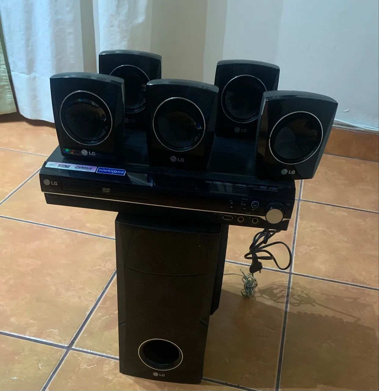 conjunto de caixas de som surround da LG