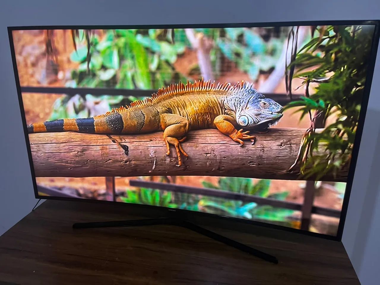 Tv smart 4k 50 polegadas tela curva sem detalhes  - Foto 2