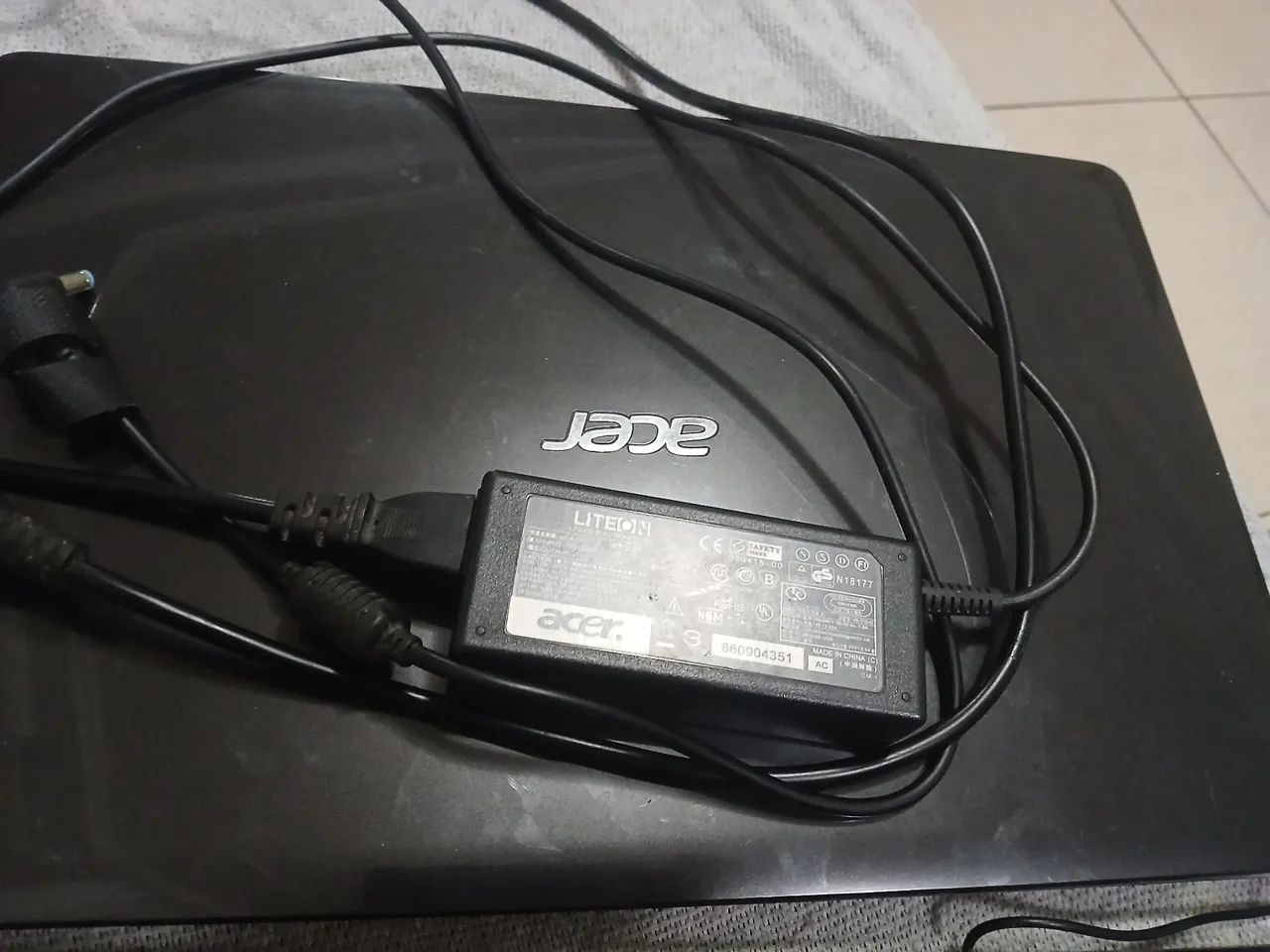 Vendo notebook da acer, mais teclado e carregador. - Foto 3