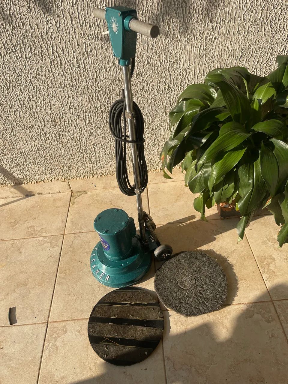 Enceradeira cleaner plus
