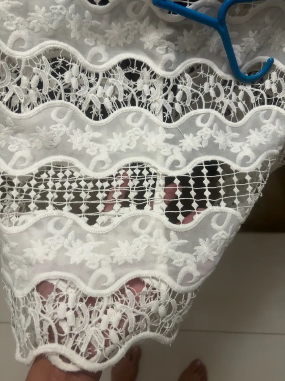 Vestido Midi de Renda Branco Karmani - Elegante e Sofisticado - Foto 2