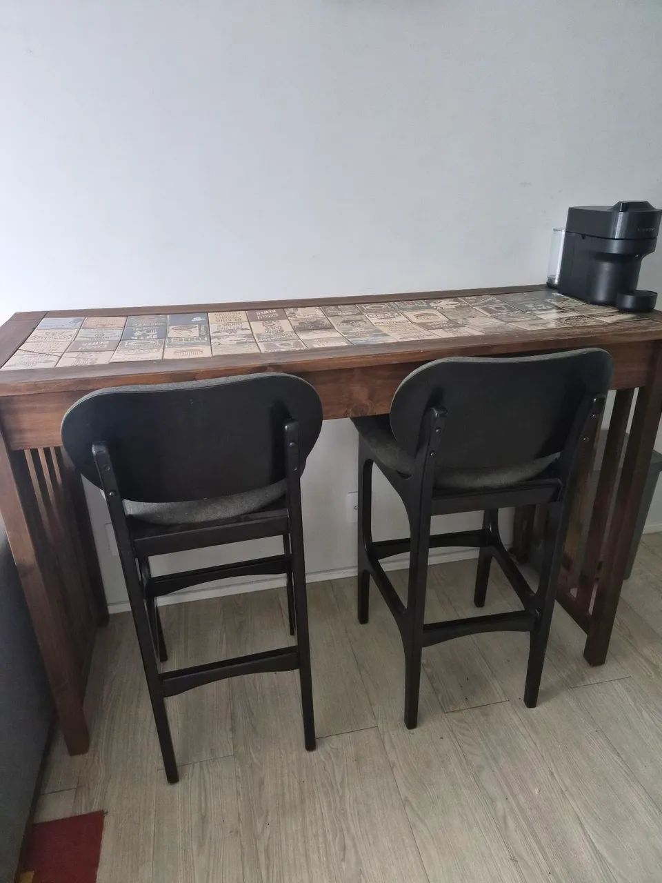 Bancada de Madeira + 2 Banquetas - Foto 3