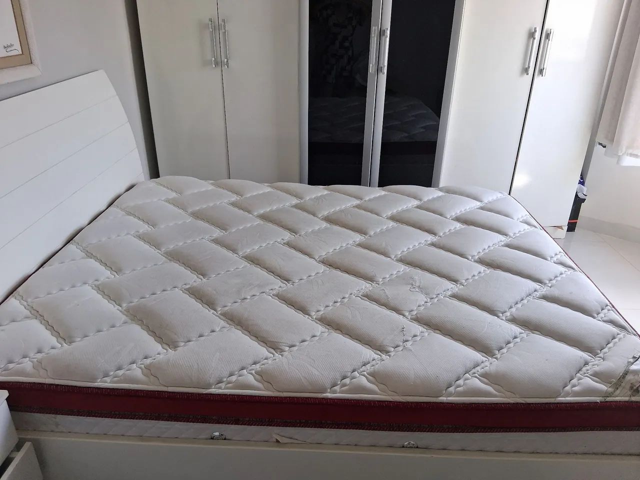 CAMA DE MADEIRA COM COLCHÃO - QUEEN - Foto 4