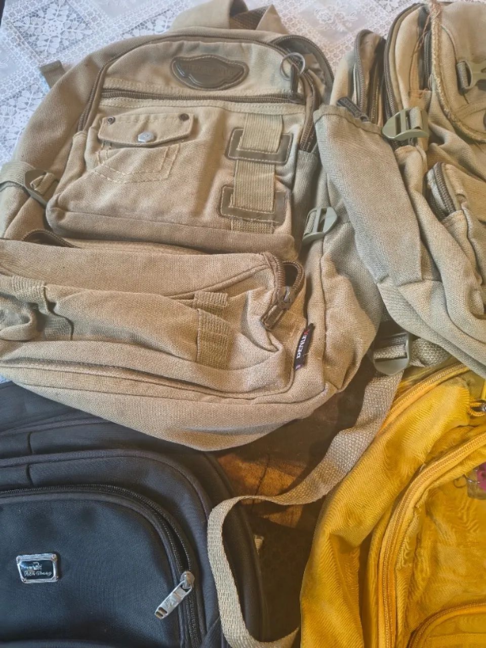 Mochilas Escolares e uma mochila de notebook - Foto 5