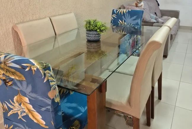 Mesa retangular com tampo de vidro e 6 cadeiras - Foto 3