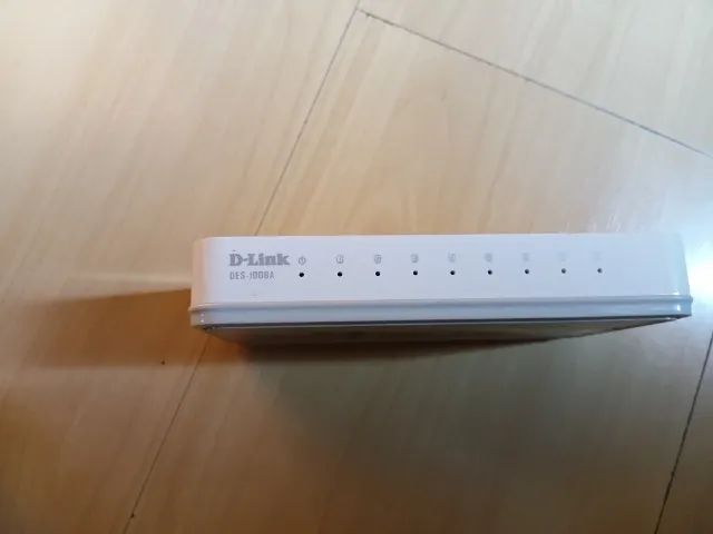 SWITCH D LINK DES1008A