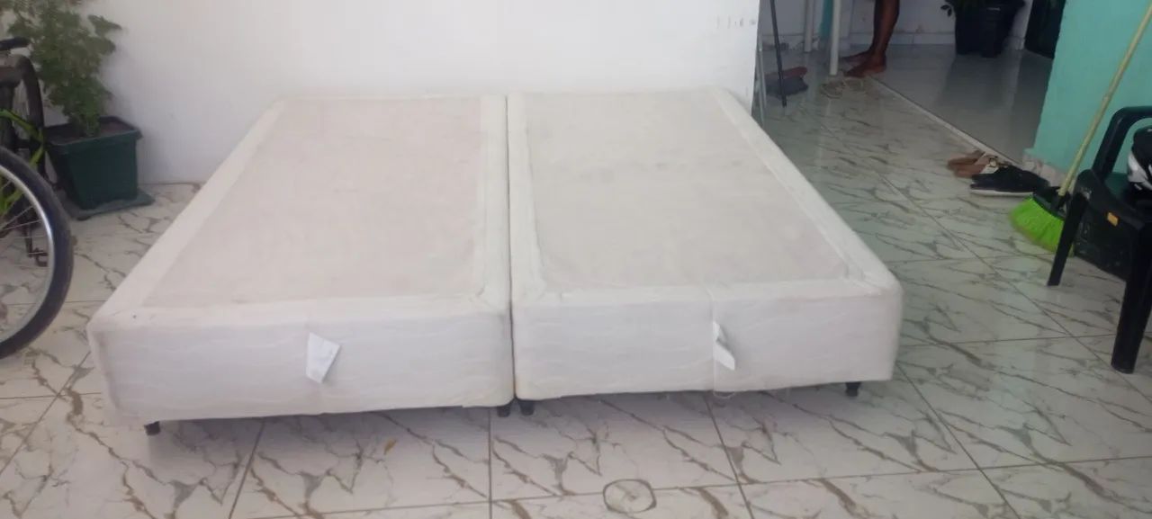 Vendo cama com colchão king  - Foto 5
