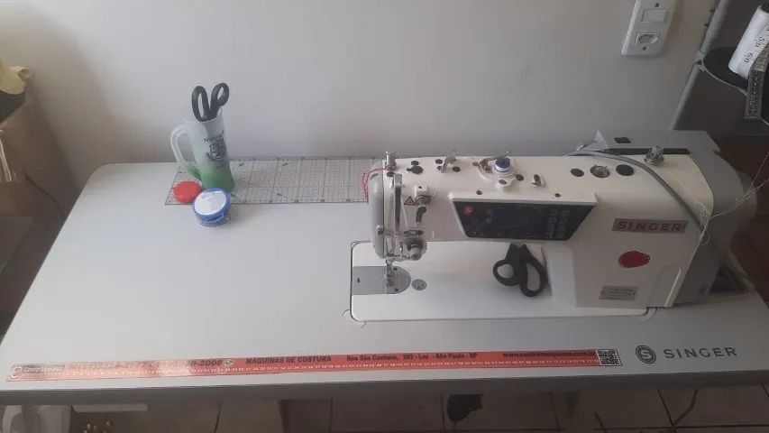 Máquina industrial eletrônica SINGER 