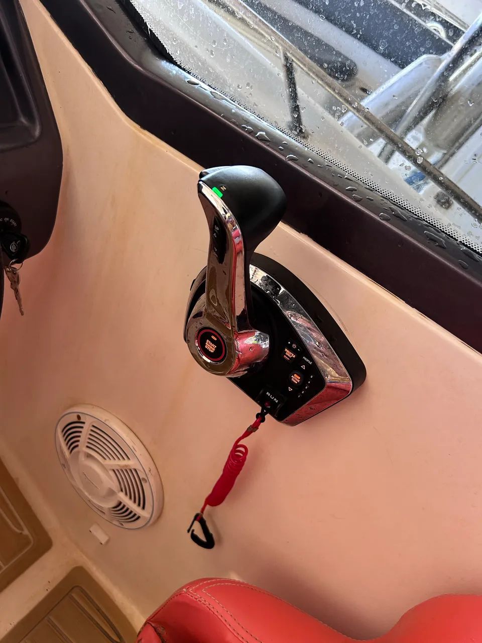 Lancha RM 270 10+1 Cabinada com banheiro  - Foto 12