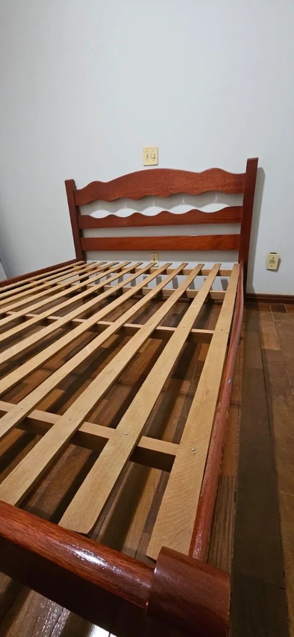 Cama Casal com estrado