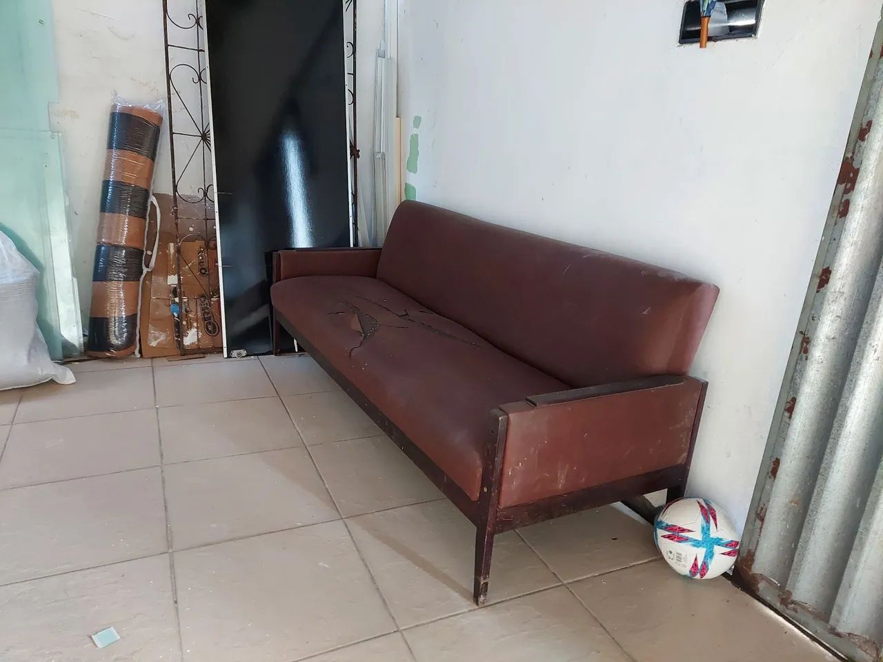 Sofá retrô madeira maciça