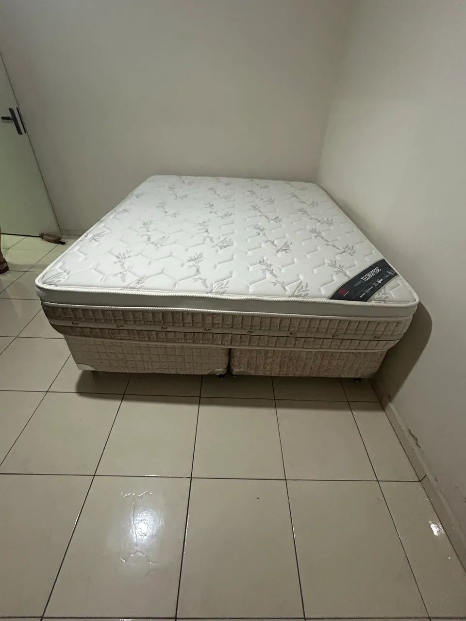 Box colchão queen pouco uso - Foto 2