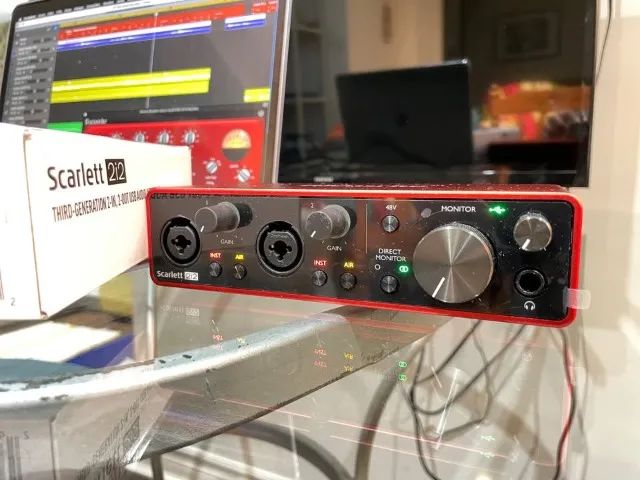Focusrite Scarlett 2i2 3rd geração