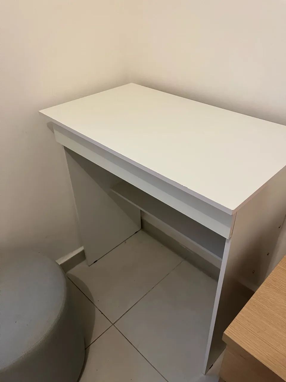Escrivaninha com gaveta novíssima  - Foto 2