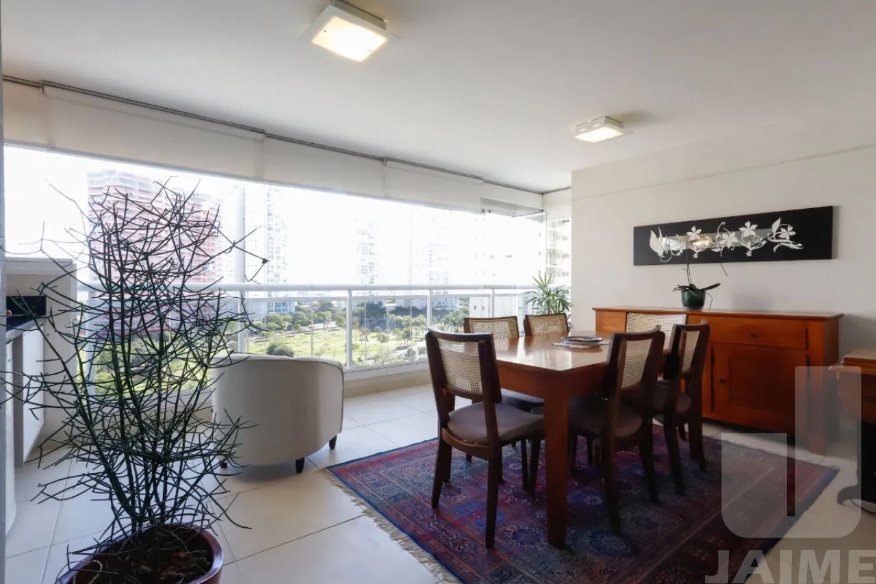 Apartamento com 3 dormitórios sendo 1 suíte e 2 vagas - Água Branca