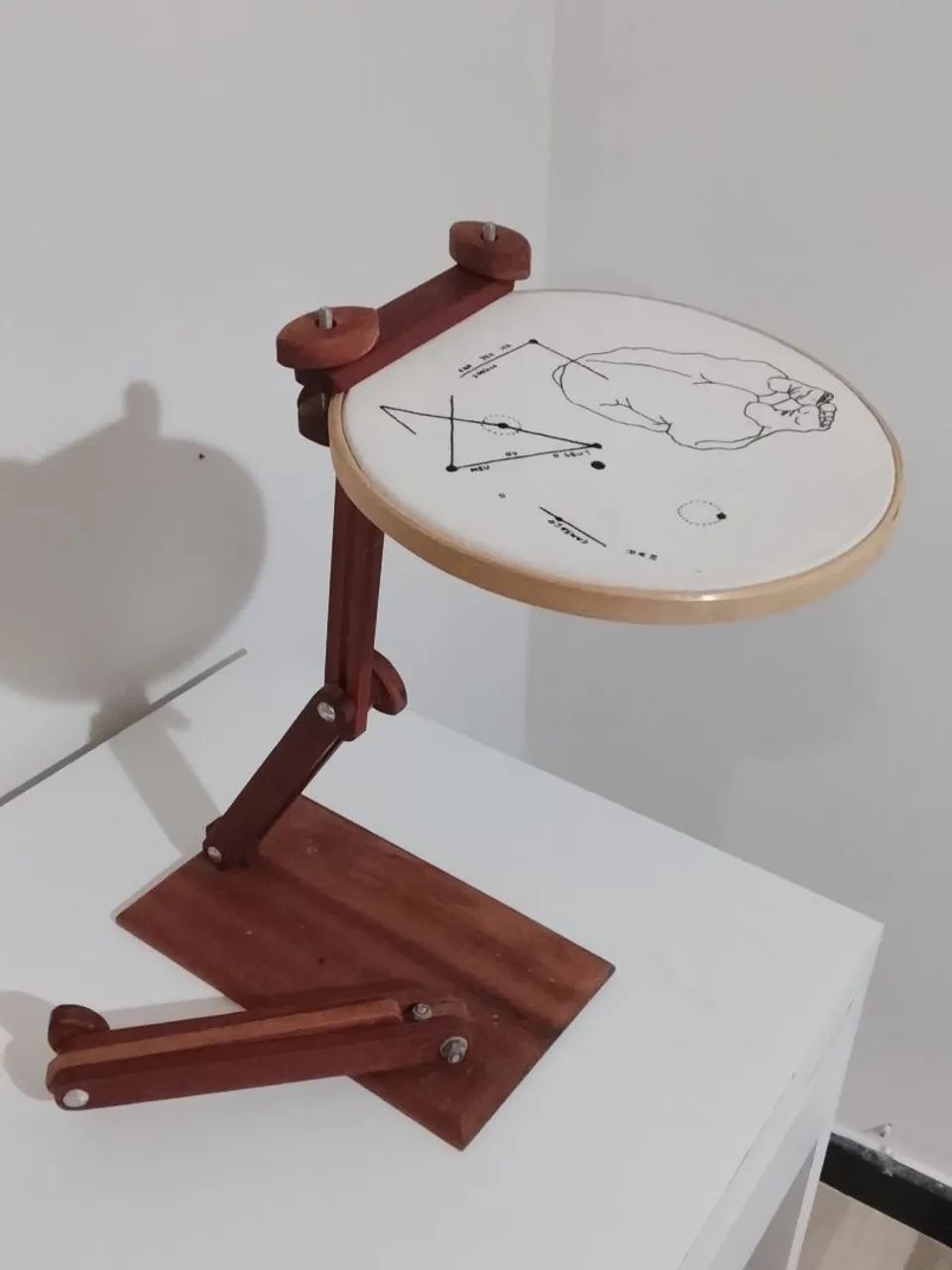 Suporte para bordado livre (modelo da Oficina Bordô)