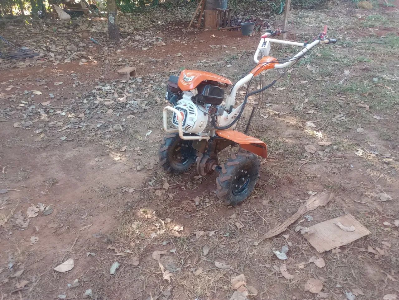 Vende _se um freezer e um trator Tobata Stihl 710 - Geladeiras e