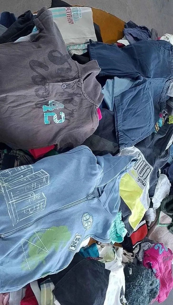 50 pç Roupas em estado de novas lote - Foto 3