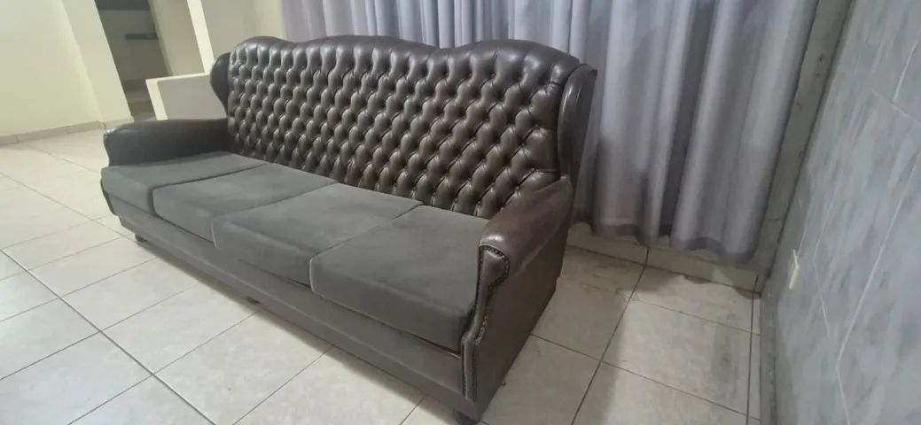 Sofá Clássico em Couro - Estilo Chesterfield - Mais de 40 Anos - Foto 5