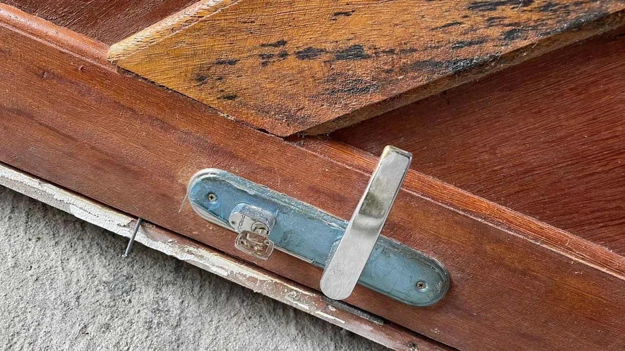 Porta Maciça com forra e fechadura 
