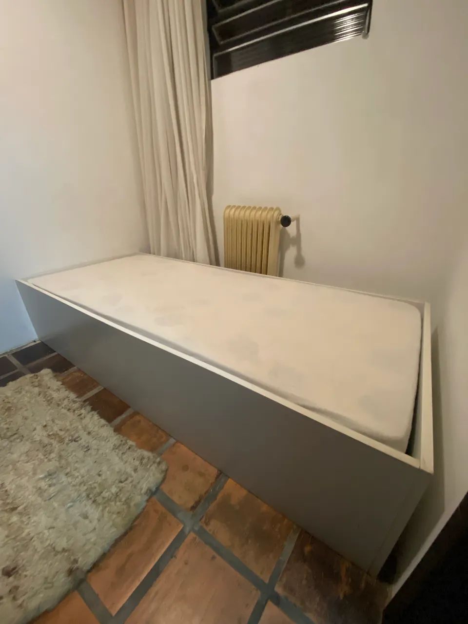 Cama solteiro com colchão 