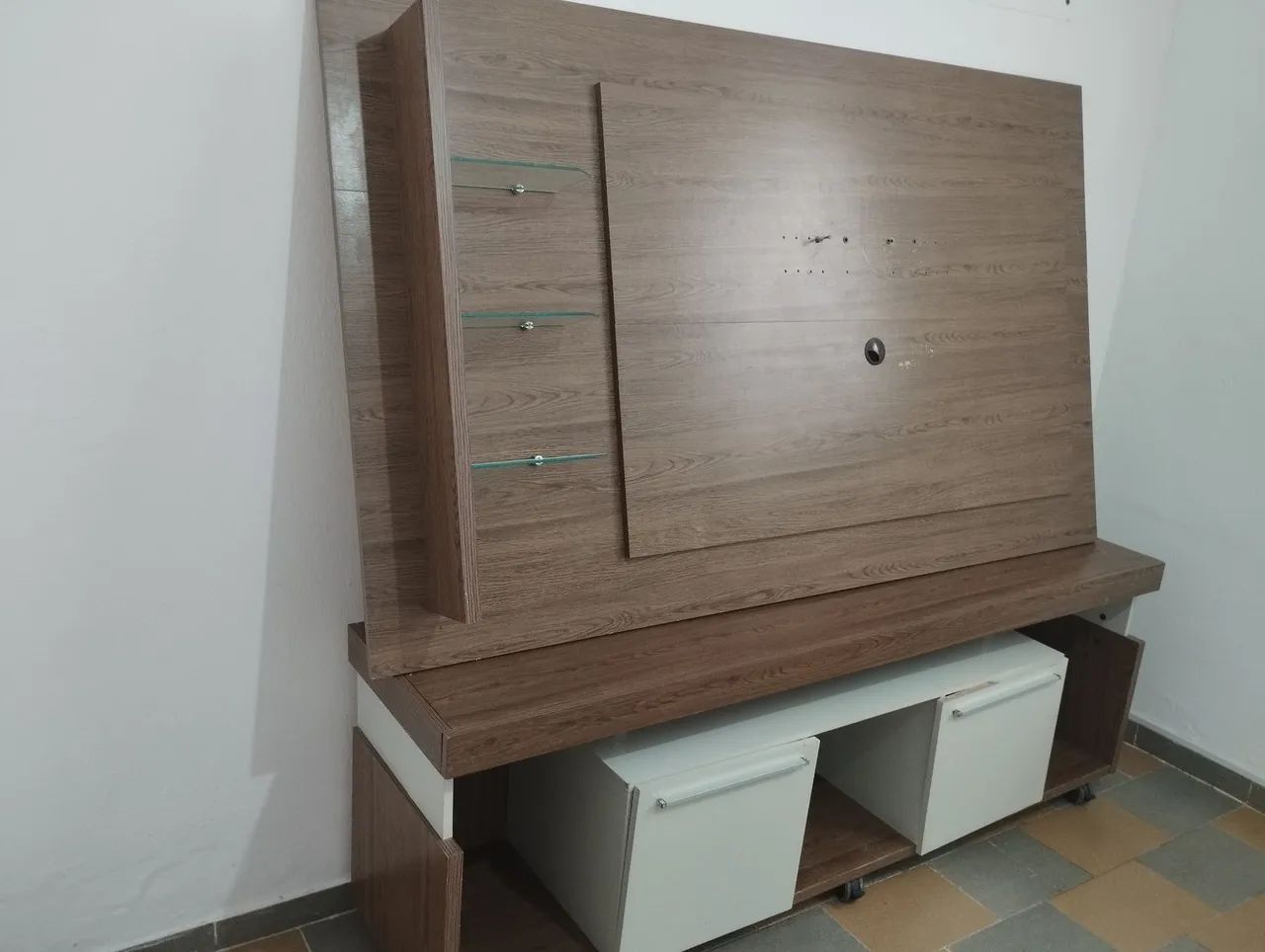 Vendo Rack com painel e rodinhas  - Foto 2