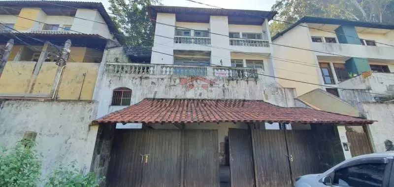 Casa de rua - / Residencial / Freguesia (Jacarepaguá)