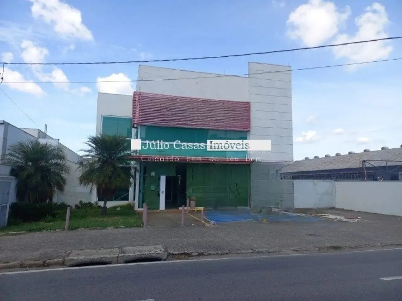 Salão Comercial para alugar com 677m² de área construída, 30 vagas de estacionamento e ent - Foto 4