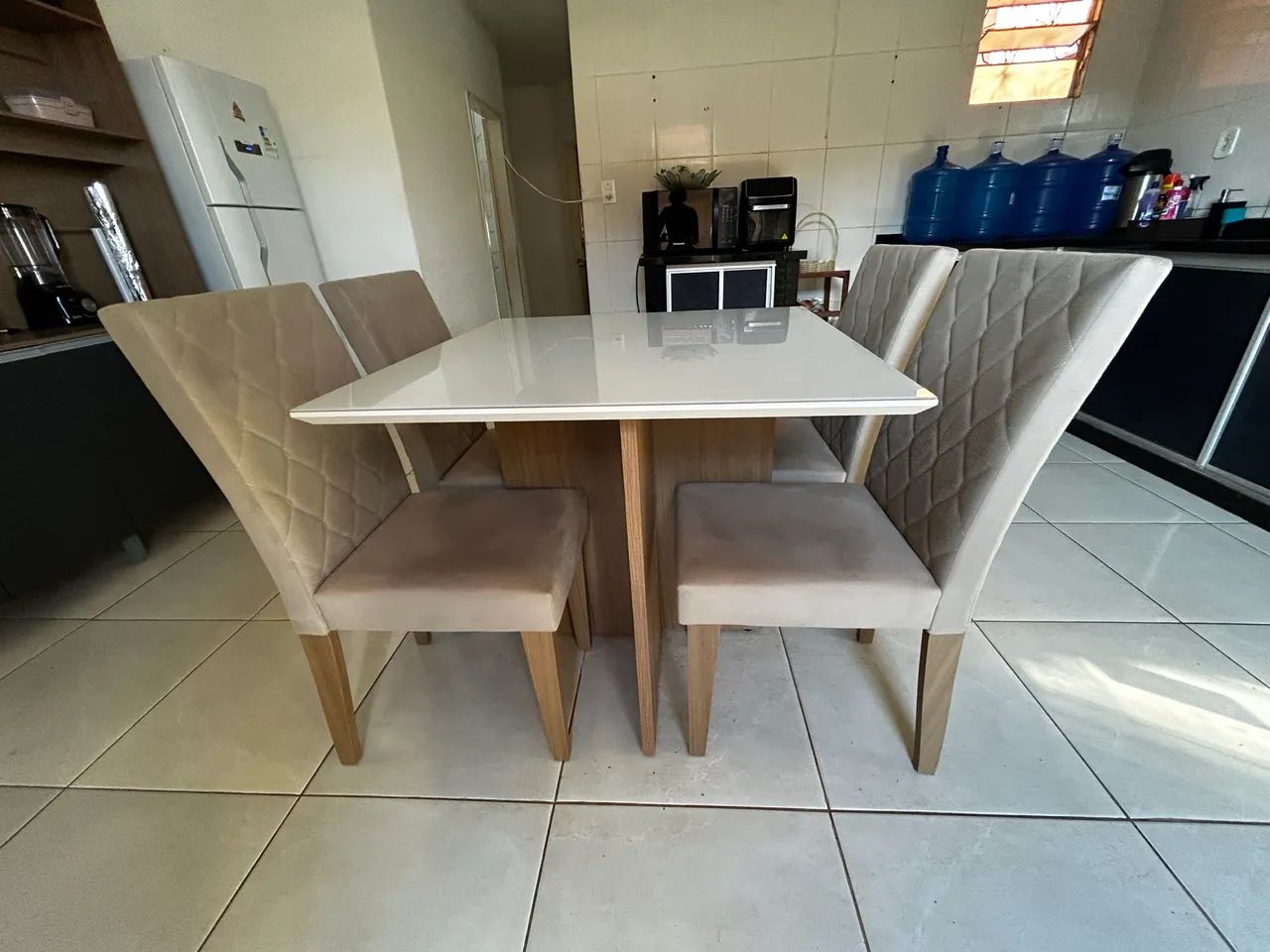 MESA DE JANTAR COM 4 CADEIRAS NOVA 