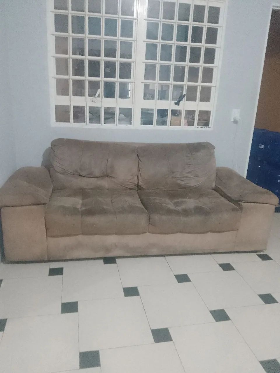 Sofá 3 lugares cor marrom  - Foto 2