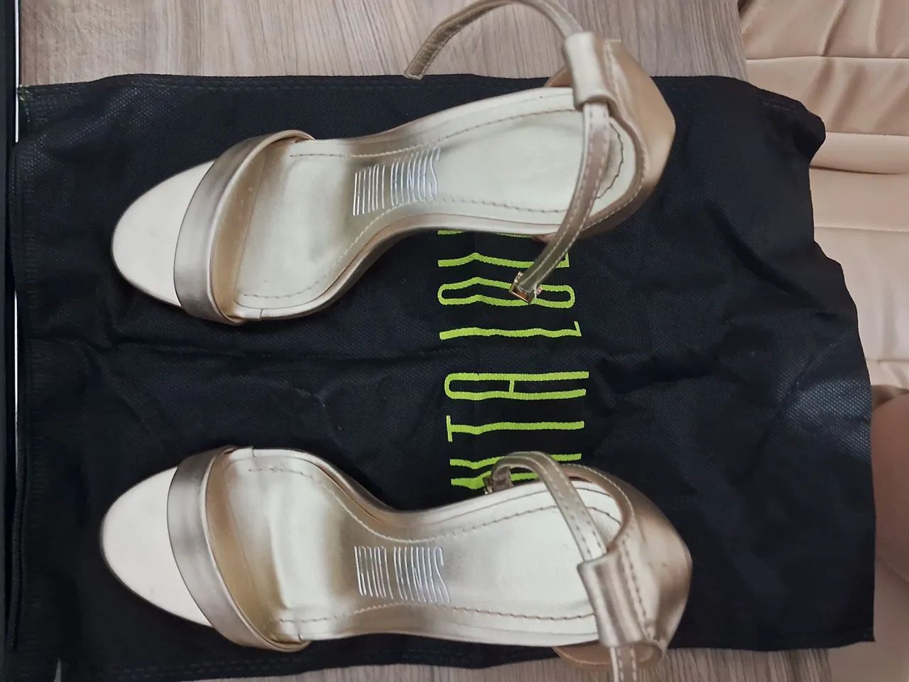 SANDÁLIA SANTA LOLLA