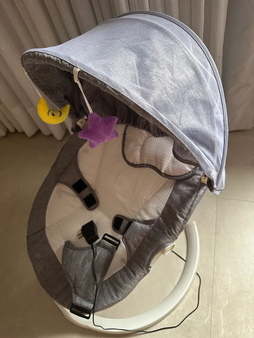 Cadeira de balanço bebê com música e mosquiteiro  - Foto 2