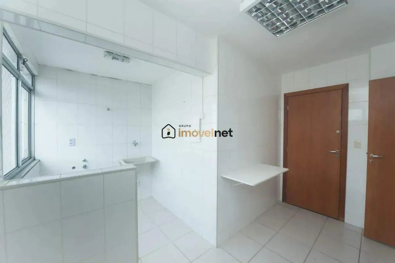 Apartamento com Varanda, 3 Quartos e Excelente Localização - Foto 4