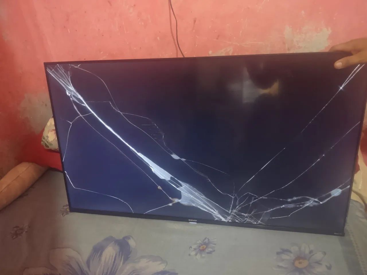 Tv com a tela quebrada 