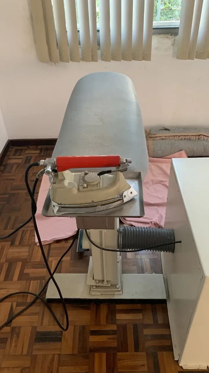 Mesa de passar com vácuo e ferro de passar - Foto 3