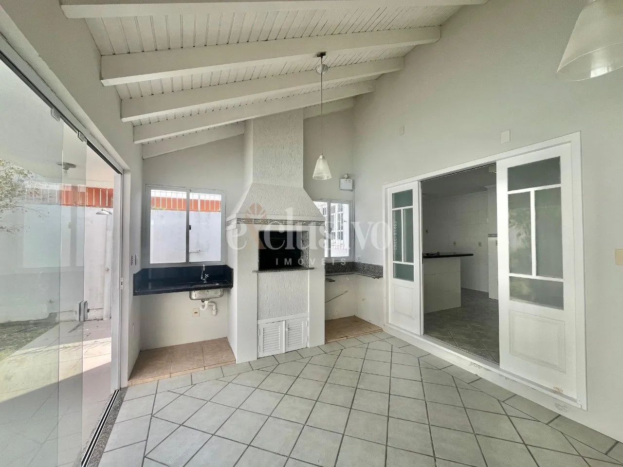 Casa com 4 dormitórios em Coqueiros (residencial ou comercial) - Foto 5