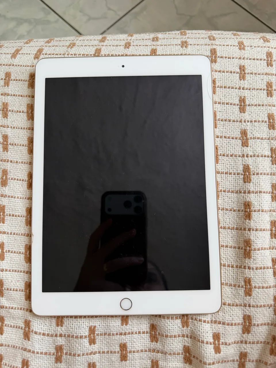 Apple - Ipad A1822 - 32gb - Gold - 5th Generation (geração) Usado