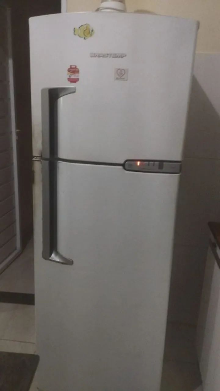 Vendo geladeira 