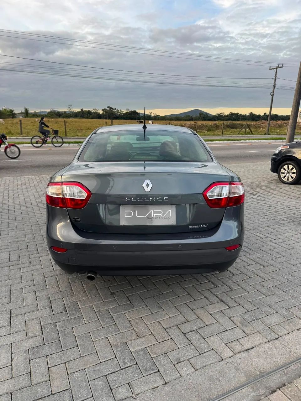 Renault Fluence Sed. Dynamique 2.0 16V Flex Aut. 2014 - Foto 4