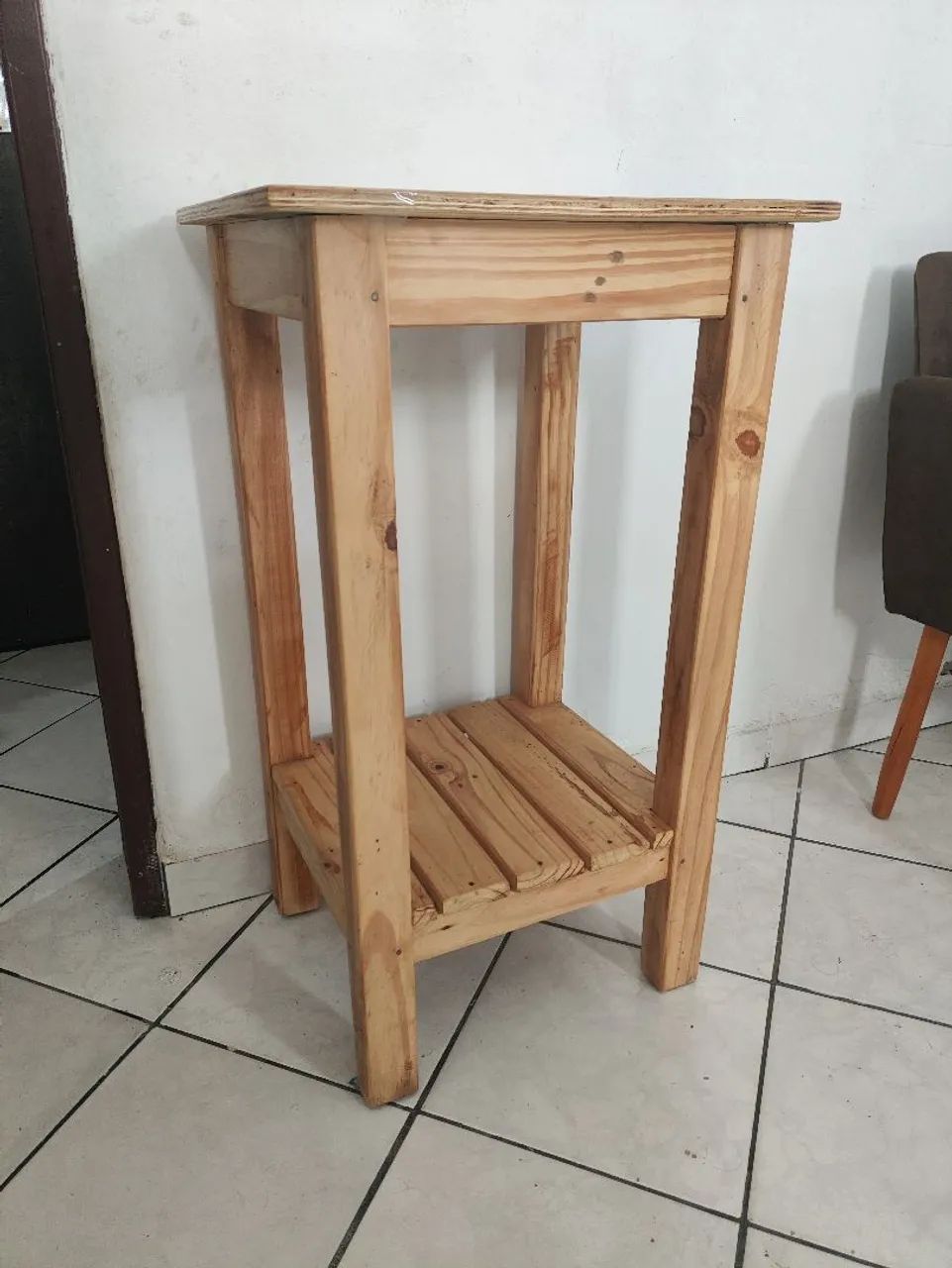 Mesinha de madeira 