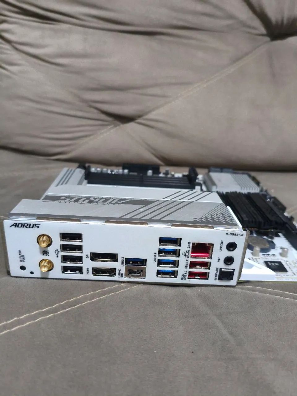 B650M AORUS ELITE AX ICE  - Foto 4