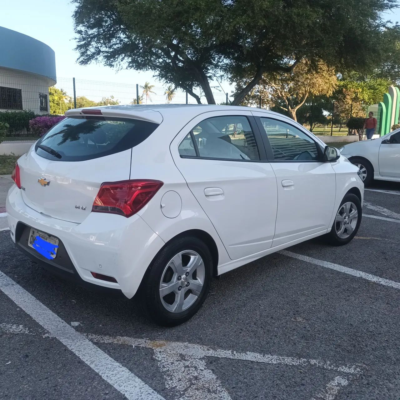 Chevrolet Onix Hatch LT 1.4 8V Flex Mec. 4P 2019 - Foto 4