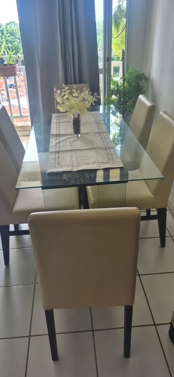 Mesa de jantar com tampo de vidro e 6 cadeiras  - Foto 3